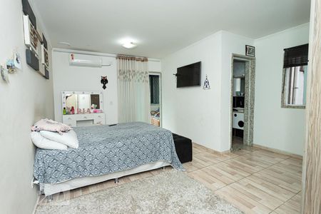 Suite de casa à venda com 5 quartos, 239m² em Jardim Iva, São Paulo