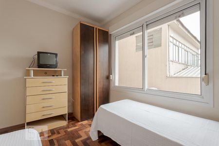 Quarto 1 de apartamento para alugar com 2 quartos, 70m² em Navegantes, Porto Alegre