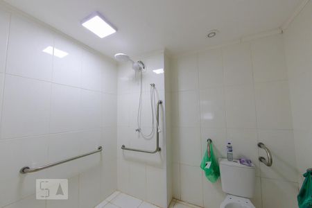 Banheiro de apartamento à venda com 1 quarto, 45m² em Vila Augusta, Guarulhos