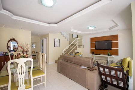 Casa de condomínio para alugar com 330m², 6 quartos e 4 vagasSala