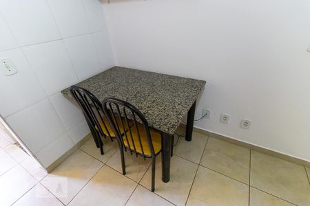 Kitnet - Mesa e cadeiras de kitnet/studio para alugar com 1 quarto, 30m² em Cidade Universitária, Campinas