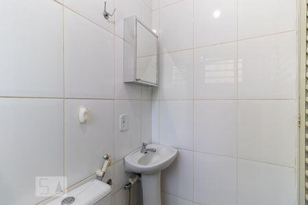 Banheiro de kitnet/studio para alugar com 1 quarto, 30m² em Cidade Universitária, Campinas