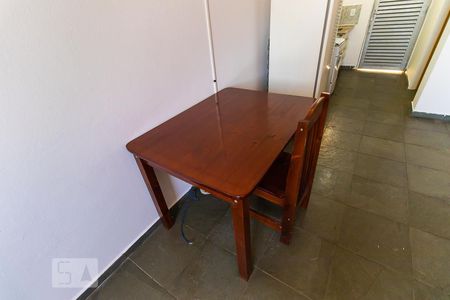 Kitnet - Mesa e cadeiras de kitnet/studio para alugar com 1 quarto, 30m² em Cidade Universitária, Campinas