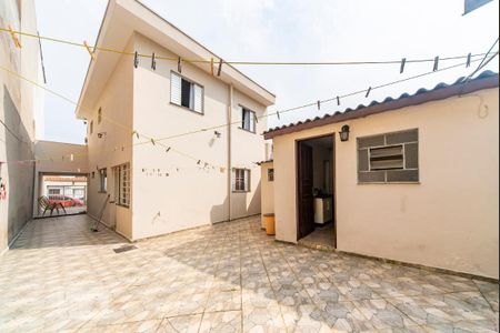 Casa à venda com 200m², 5 quartos e 4 vagas Casa à venda com 200m², 5 quartos e 4 vagasQuintal