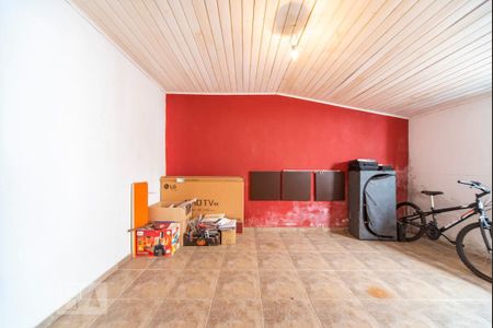 Casa à venda com 200m², 5 quartos e 4 vagas Casa à venda com 200m², 5 quartos e 4 vagasQuarto da casa 2