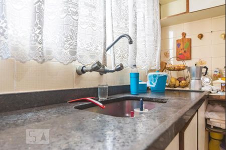 Casa à venda com 200m², 5 quartos e 4 vagas Casa à venda com 200m², 5 quartos e 4 vagasPia