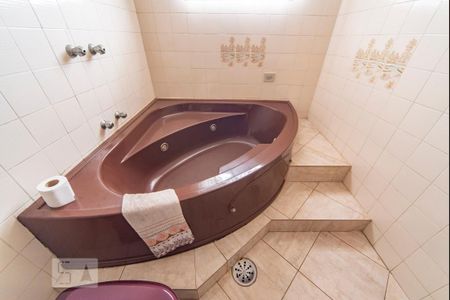 Casa à venda com 200m², 5 quartos e 4 vagas Casa à venda com 200m², 5 quartos e 4 vagasBanheira