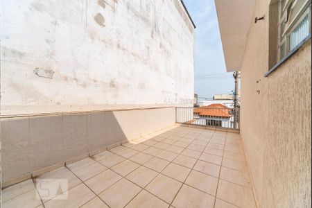 Casa à venda com 200m², 5 quartos e 4 vagas Casa à venda com 200m², 5 quartos e 4 vagasVaranda