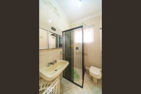 Casa à venda com 200m², 5 quartos e 4 vagas Casa à venda com 200m², 5 quartos e 4 vagasBanheiro