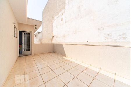 Casa à venda com 200m², 5 quartos e 4 vagas Casa à venda com 200m², 5 quartos e 4 vagasVaranda