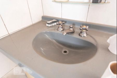 Casa à venda com 200m², 5 quartos e 4 vagas Casa à venda com 200m², 5 quartos e 4 vagasPia