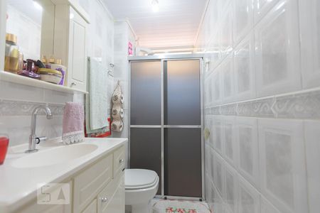 Banheiro de apartamento à venda com 2 quartos, 54m² em Camaquã, Porto Alegre