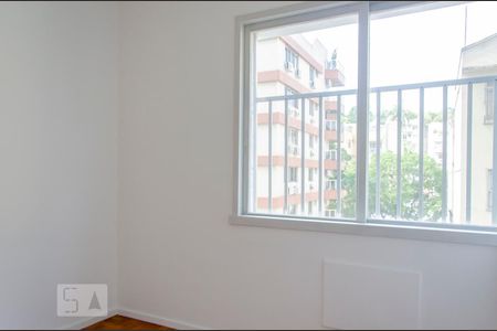 Quarto 1 de apartamento para alugar com 2 quartos, 70m² em Laranjeiras, Rio de Janeiro