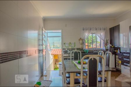 Casa à venda com 300m², 2 quartos e 3 vagas Casa à venda com 300m², 2 quartos e 3 vagasCozinha