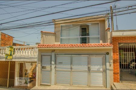 Casa à venda com 300m², 2 quartos e 3 vagas Casa à venda com 300m², 2 quartos e 3 vagasFachada