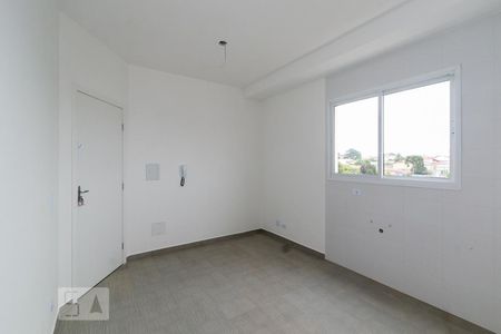 Sala e cozinha de apartamento para alugar com 2 quartos, 35m² em Cajuru, Curitiba