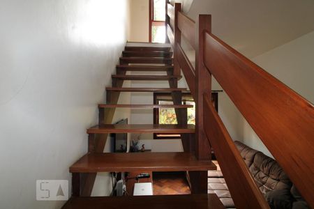 Escada  de casa à venda com 5 quartos, 321m² em Granja Julieta, São Paulo