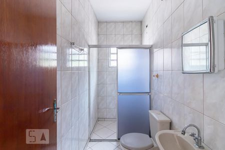 Banheiro de casa para alugar com 1 quarto, 52m² em Jardim Danfer, São Paulo