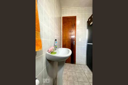 Banheiro de casa à venda com 1 quarto, 159m² em Guarani, Novo Hamburgo