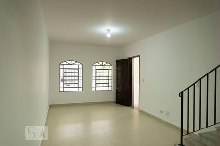 Sala de casa para alugar com 3 quartos, 133m² em Jardim Piqueroby, São Paulo