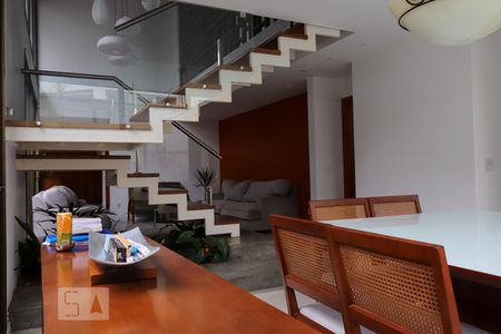 Detalhe Sala de casa de condomínio para alugar com 3 quartos, 220m² em Fazenda Rodeio, Mogi das Cruzes