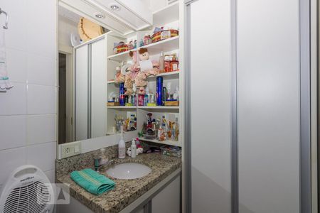 Banheiro da Suíte de apartamento à venda com 1 quarto, 45m² em Jardim Floresta, Porto Alegre