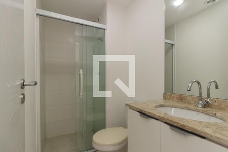 Banheiro de kitnet/studio para alugar com 1 quarto, 26m² em Centro, São Paulo