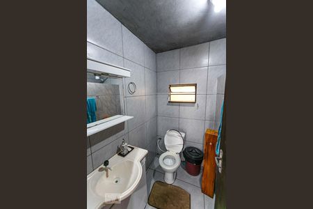 Banheiro Social de casa à venda com 4 quartos, 100m² em Santa Tereza, Porto Alegre