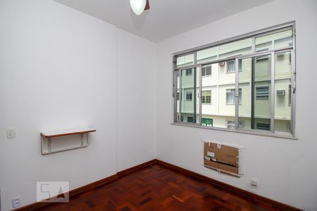 Quarto 1 de apartamento para alugar com 2 quartos, 62m² em Botafogo, Rio de Janeiro