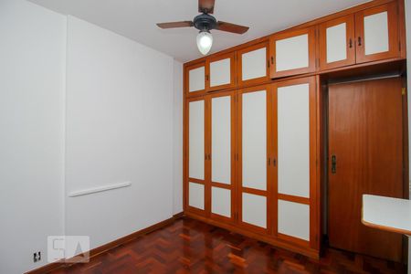 Quarto 1 de apartamento para alugar com 2 quartos, 62m² em Botafogo, Rio de Janeiro