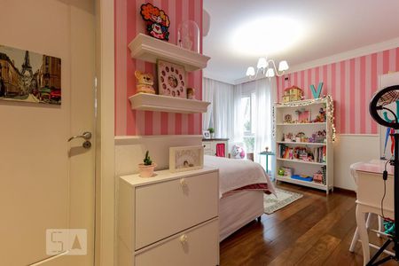 Casa de condomínio à venda com 790m², 4 quartos e 6 vagas Casa de condomínio à venda com 790m², 4 quartos e 6 vagasSuíte 3