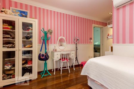 Casa de condomínio à venda com 790m², 4 quartos e 6 vagas Casa de condomínio à venda com 790m², 4 quartos e 6 vagasSuíte 3