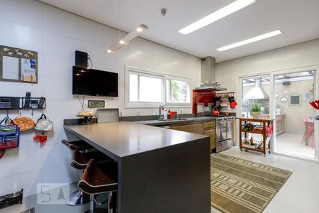 Casa de condomínio à venda com 790m², 4 quartos e 6 vagas Casa de condomínio à venda com 790m², 4 quartos e 6 vagasCozinha