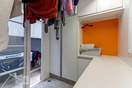 Casa de condomínio à venda com 790m², 4 quartos e 6 vagas Casa de condomínio à venda com 790m², 4 quartos e 6 vagasÁrea de Serviço