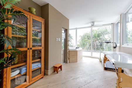 Casa de condomínio à venda com 790m², 4 quartos e 6 vagas Casa de condomínio à venda com 790m², 4 quartos e 6 vagasSPA