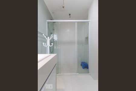 Casa de condomínio à venda com 790m², 4 quartos e 6 vagas Casa de condomínio à venda com 790m², 4 quartos e 6 vagasBanheiro da Suíte 2