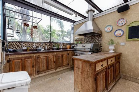 Casa de condomínio à venda com 790m², 4 quartos e 6 vagas Casa de condomínio à venda com 790m², 4 quartos e 6 vagasChurrasqueira