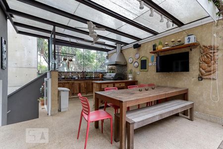 Casa de condomínio à venda com 790m², 4 quartos e 6 vagas Casa de condomínio à venda com 790m², 4 quartos e 6 vagasChurrasqueira