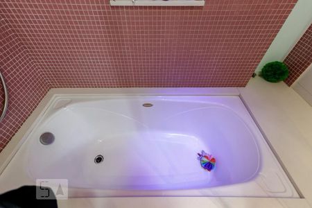 Casa de condomínio à venda com 790m², 4 quartos e 6 vagas Casa de condomínio à venda com 790m², 4 quartos e 6 vagasBanheiro da Suíte 3