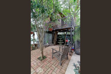 Casa de condomínio à venda com 790m², 4 quartos e 6 vagas Casa de condomínio à venda com 790m², 4 quartos e 6 vagasCasa na Árvore