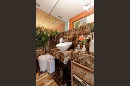 Casa de condomínio à venda com 790m², 4 quartos e 6 vagas Casa de condomínio à venda com 790m², 4 quartos e 6 vagasLavabo