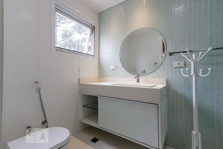 Casa de condomínio à venda com 790m², 4 quartos e 6 vagas Casa de condomínio à venda com 790m², 4 quartos e 6 vagasBanheiro da Suíte 2