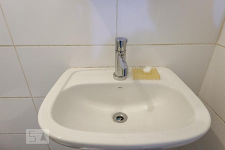 Casa de condomínio à venda com 790m², 4 quartos e 6 vagas Casa de condomínio à venda com 790m², 4 quartos e 6 vagasBanheiro de Serviço