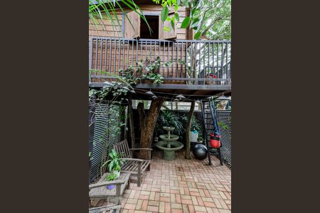 Casa de condomínio à venda com 790m², 4 quartos e 6 vagas Casa de condomínio à venda com 790m², 4 quartos e 6 vagasCasa na Árvore