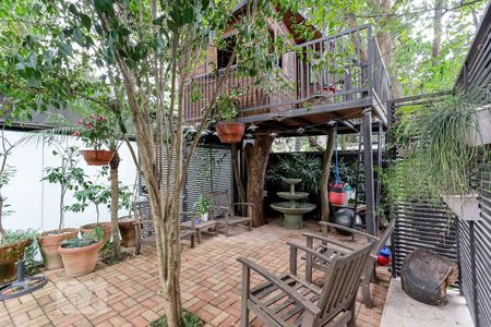 Casa de condomínio à venda com 790m², 4 quartos e 6 vagas Casa de condomínio à venda com 790m², 4 quartos e 6 vagasCasa na Árvore