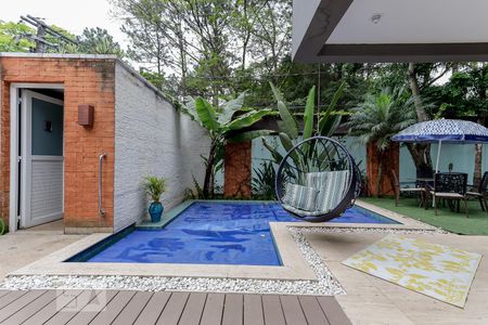 Casa de condomínio à venda com 790m², 4 quartos e 6 vagas Casa de condomínio à venda com 790m², 4 quartos e 6 vagasPiscina