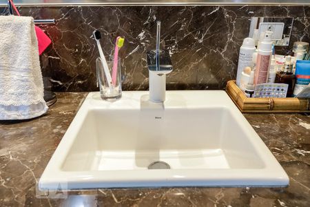 Casa de condomínio à venda com 790m², 4 quartos e 6 vagas Casa de condomínio à venda com 790m², 4 quartos e 6 vagasBanheiro da Suíte 1