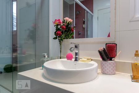 Casa de condomínio à venda com 790m², 4 quartos e 6 vagas Casa de condomínio à venda com 790m², 4 quartos e 6 vagasBanheiro da Suíte 3