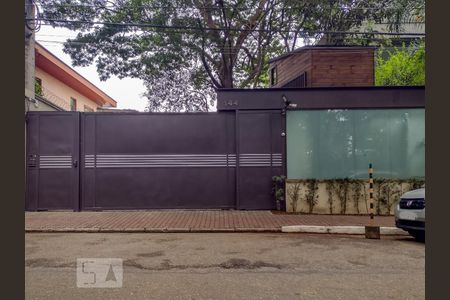 Casa de condomínio à venda com 790m², 4 quartos e 6 vagas Casa de condomínio à venda com 790m², 4 quartos e 6 vagasFachada do Condomínio