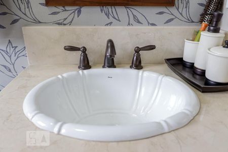 Casa de condomínio à venda com 790m², 4 quartos e 6 vagas Casa de condomínio à venda com 790m², 4 quartos e 6 vagasBanheiro da Suíte 4